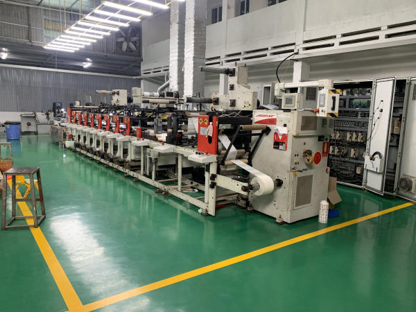 Hình ảnh xưởng sản xuất Hoàng Nam